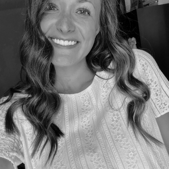 Meet your Posher, Kori - Picture 3 of 5